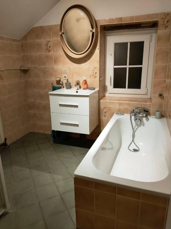 Rêves de Gamins, Chambre de droite, 4 couchages dans gîte de campagne La Camusière, proche du Pôle Européen et du circuit des 24h Champagné Esterno foto
